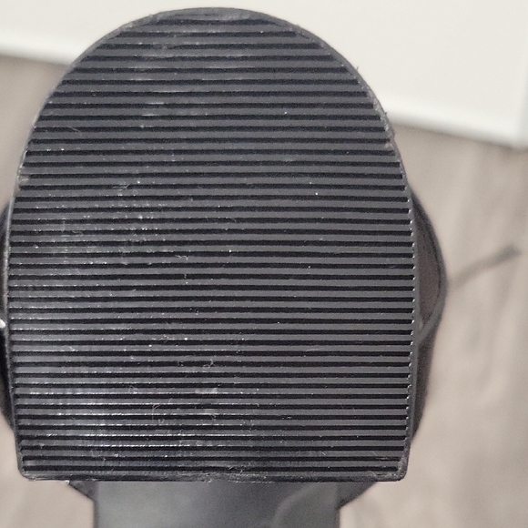 Wild Diva Black Heeled Sandals with Furry Straps - Picture 5 of 5